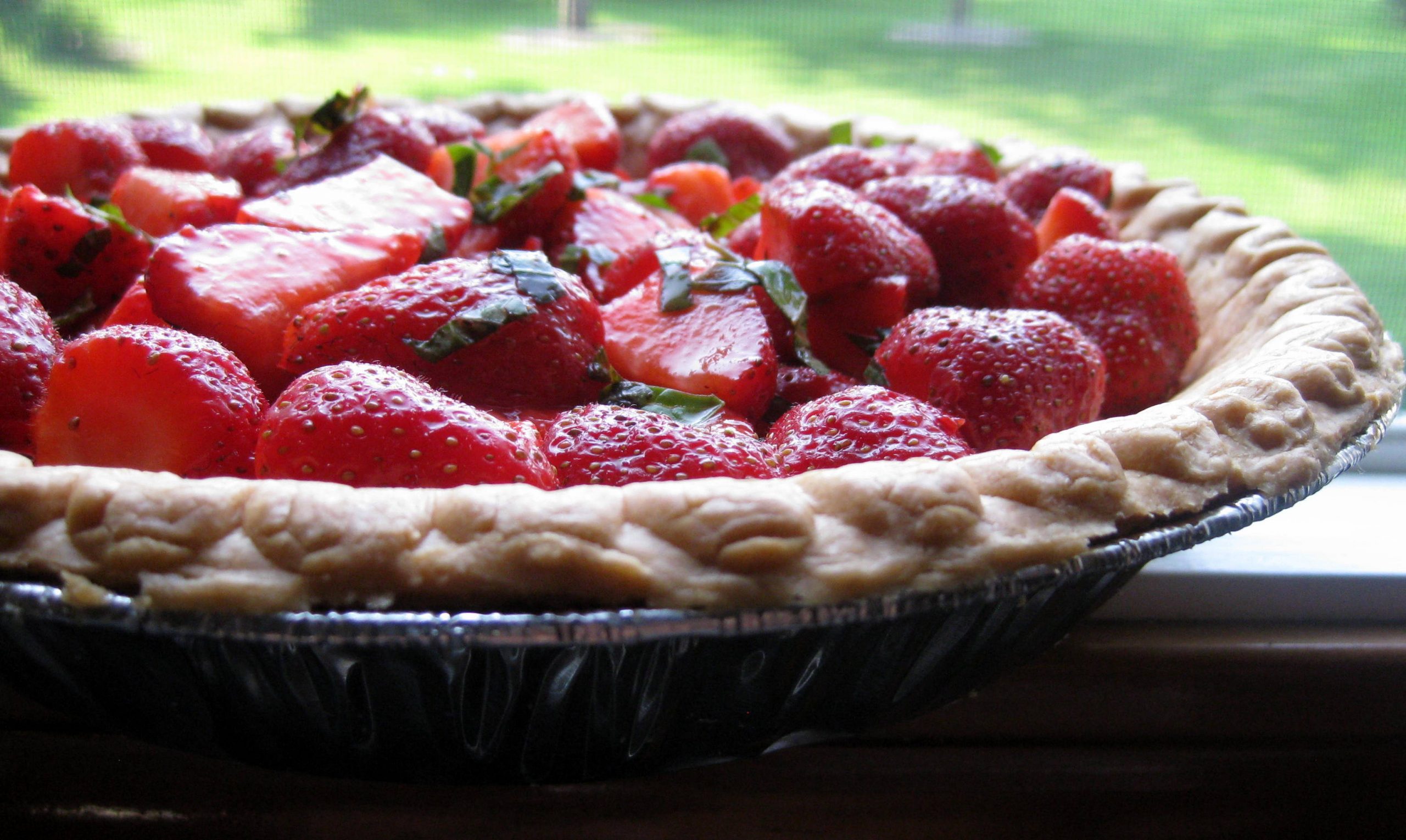 strawberry basil pie