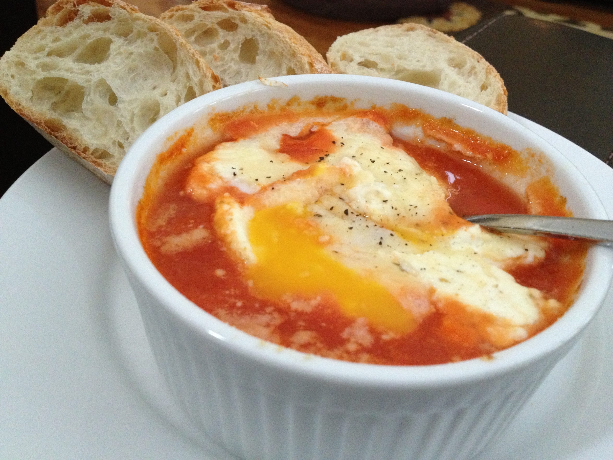 eggs baked in tomato sauce